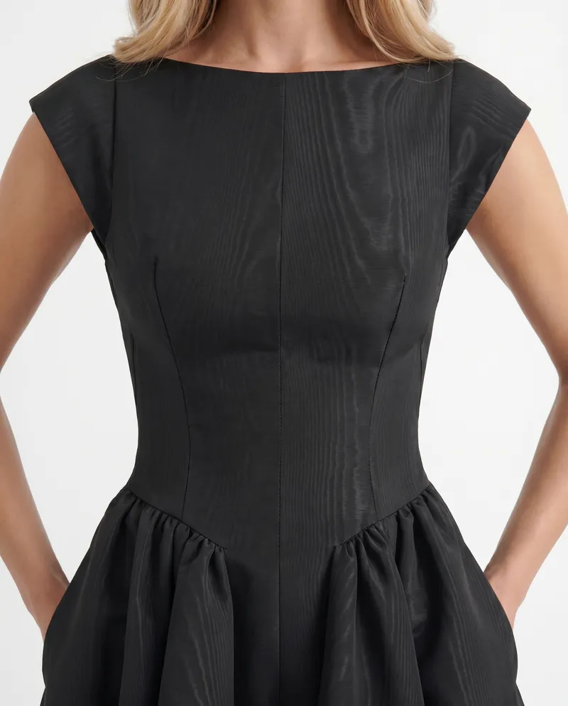 Anna Flare Midi Dress - Black